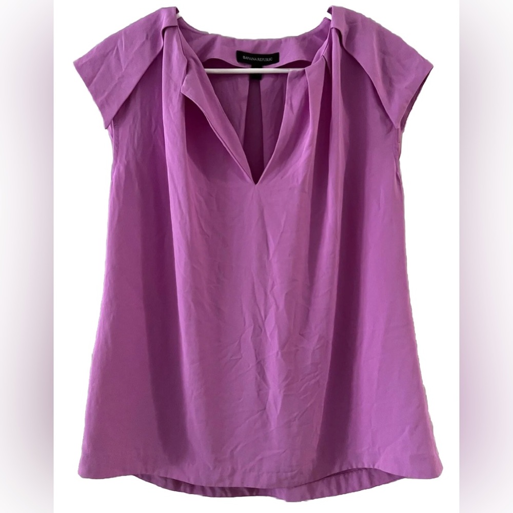 Banana Republic 100% Triacetate Pleated Cap Sleeve v-neck Blouse Size M